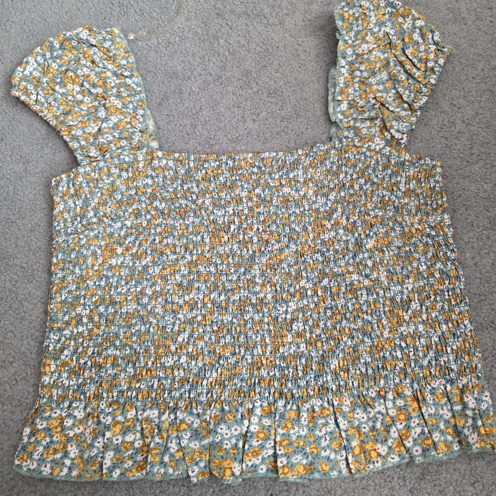 Nwt Floral Smocked Top